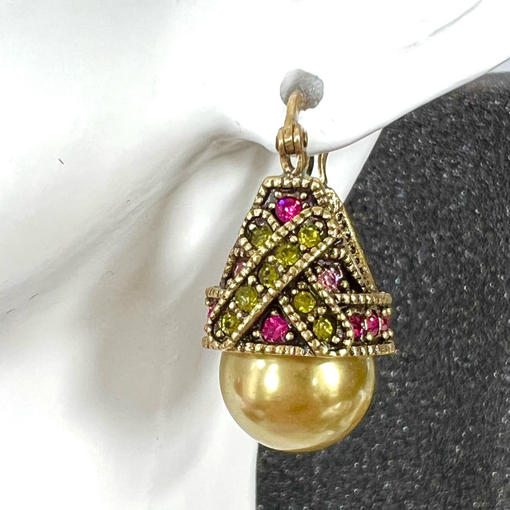 Heidi Daus Swarovski Crystals hugger earrings green bead/pink crystals